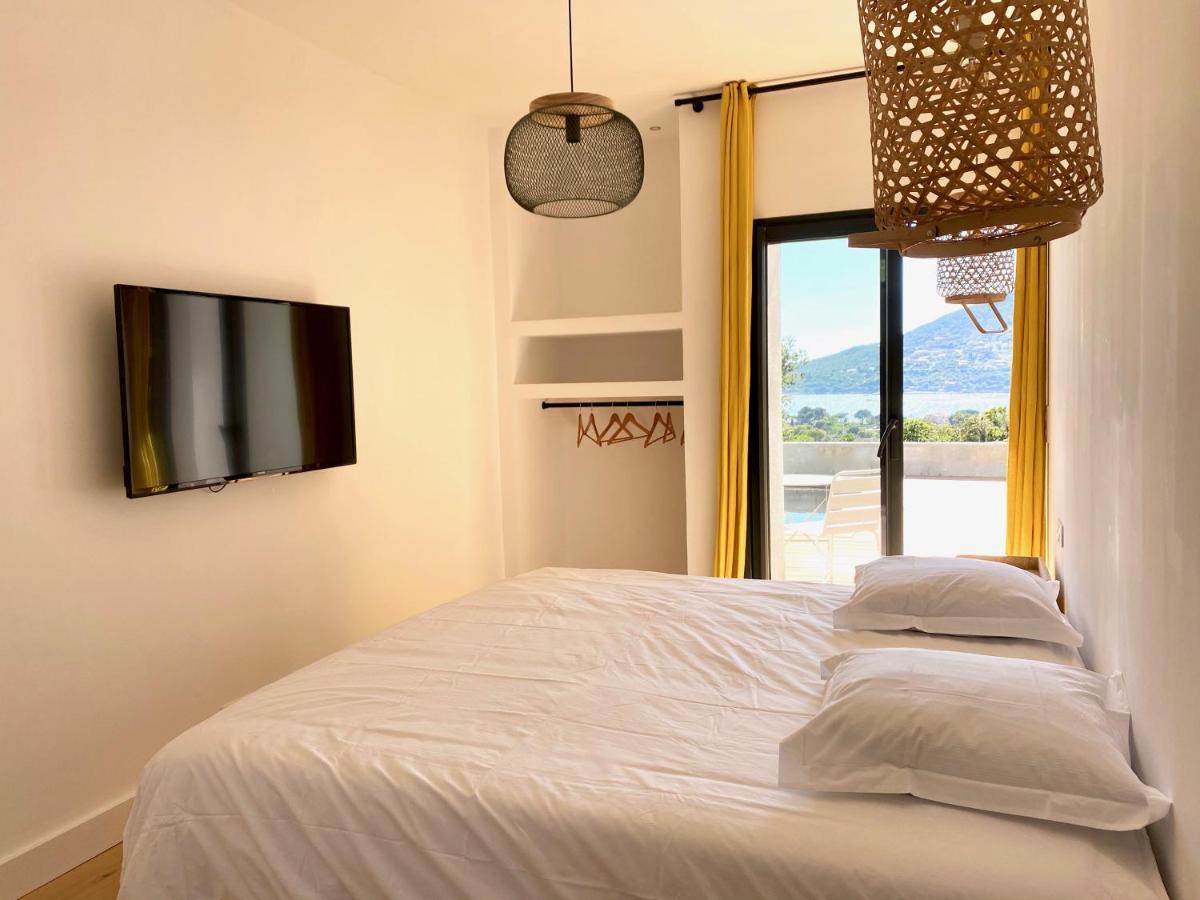 Villas De Standing Avec Magnifique Vue Mer Et Piscines Privees, Sagone サゴーヌ エクステリア 写真